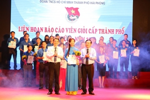 Đồng chí Nguyễn Thị Kim Đoan - Bí thư Đoàn phường Thượng Lý, quận Hồng Bàng giành giải Xuất sắc